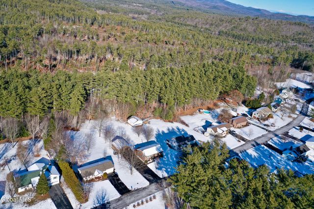 86 3rd Avenue, Hadley, NY 12835