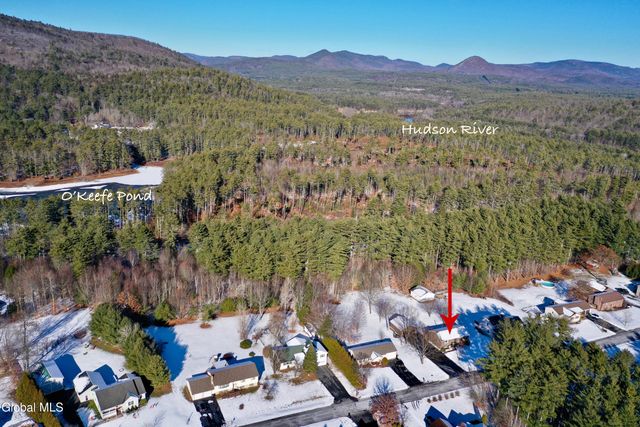 86 3rd Avenue, Hadley, NY 12835