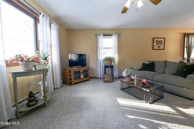 86 3rd Avenue, Hadley, NY 12835