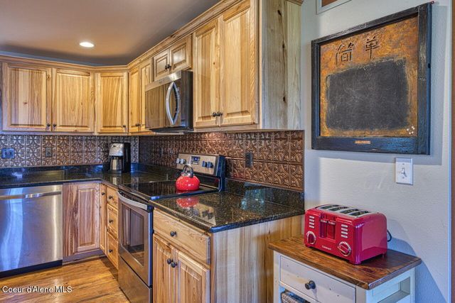 2310 Bottle Bay Rd, Sagle, ID 83860