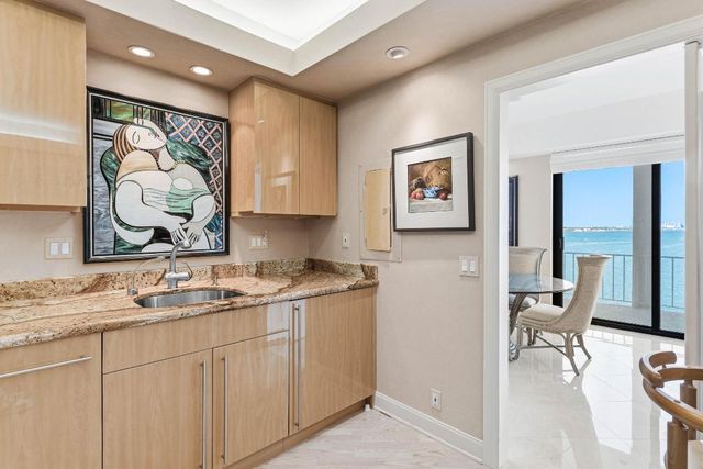 2150 Ibis Isle Road 15, Palm Beach, FL 33480