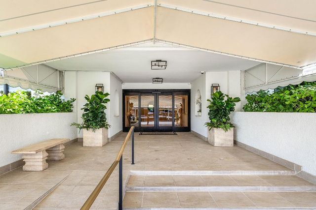 2150 Ibis Isle Road 15, Palm Beach, FL 33480