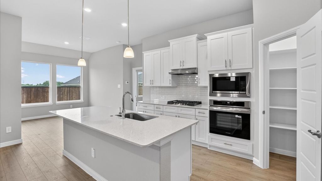 3329 SEASIDE Street, Grand Prairie, TX 76065 — photo 2