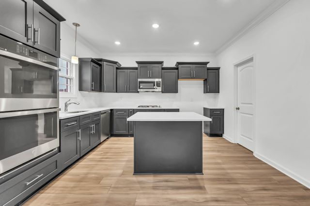 113 Sweet Clover Ct, Clarksville, TN 37040