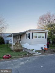 111 HOOVER DR, Fairless Hills, PA 19030