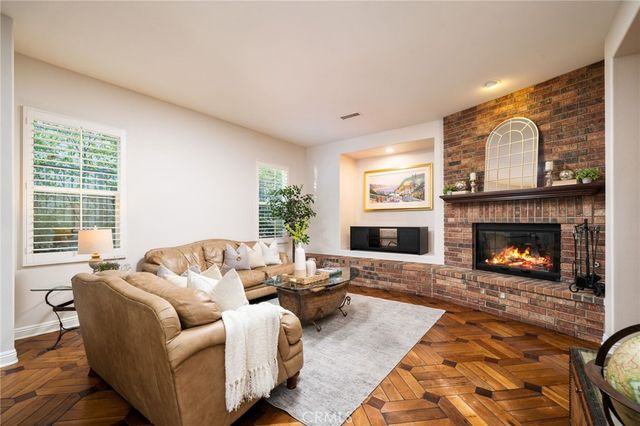 123 S Oakhart Drive, Glendora, CA 91741