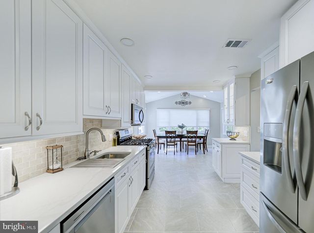 12 CREEK RD, Hazlet, NJ 07730