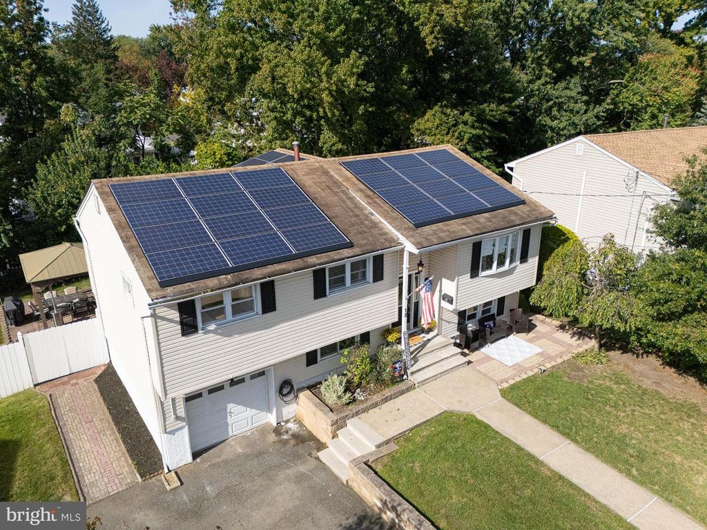12 CREEK RD, Hazlet, NJ 07730