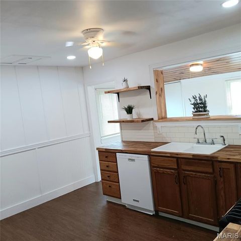 806 Rolwes Avenue, Ferguson, MO 63135