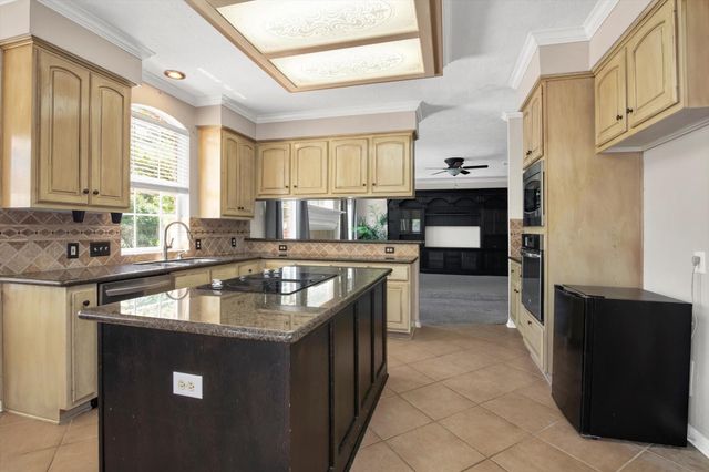 4015 Park Circle Way, Houston, TX 77059