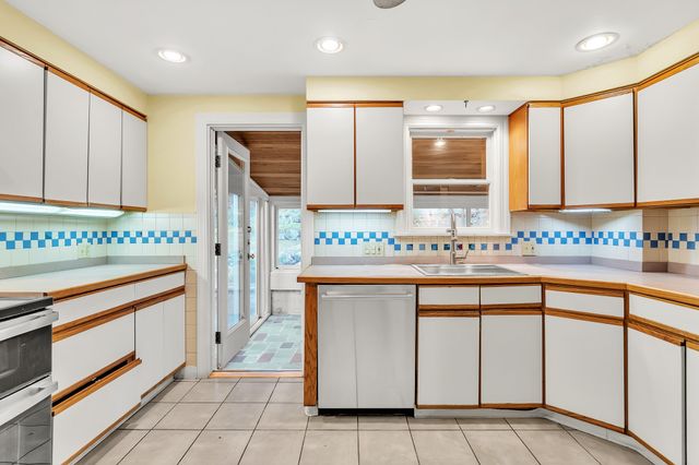 12 Watertown St, Lexington, MA 02421