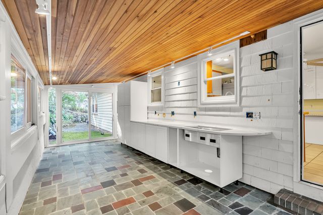 12 Watertown St, Lexington, MA 02421