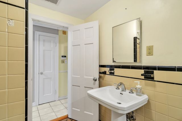 12 Watertown St, Lexington, MA 02421