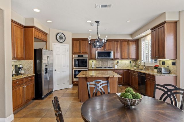 2240 Owencarrow Ln, Lincoln, CA 95648