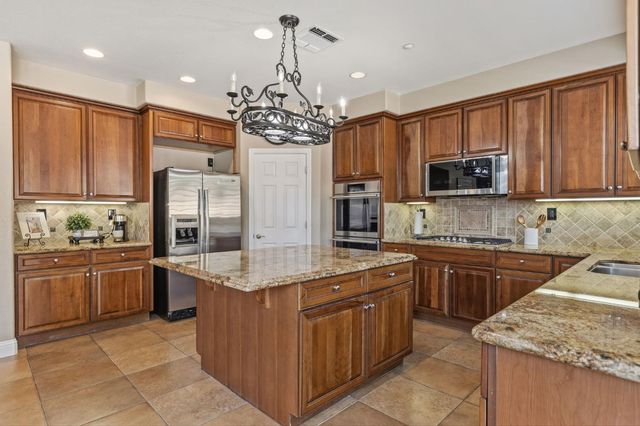 2240 Owencarrow Ln, Lincoln, CA 95648