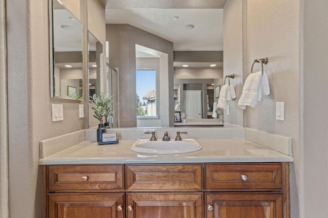 2240 Owencarrow Ln, Lincoln, CA 95648