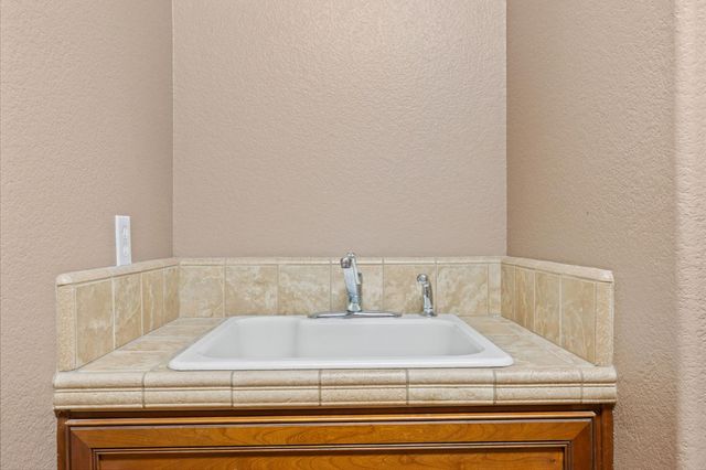 2240 Owencarrow Ln, Lincoln, CA 95648