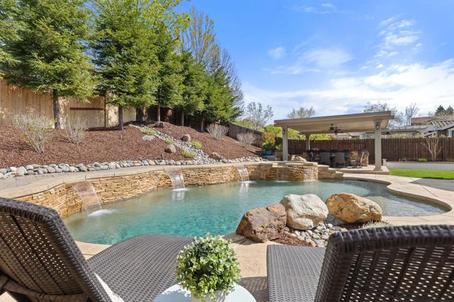 2240 Owencarrow Ln, Lincoln, CA 95648