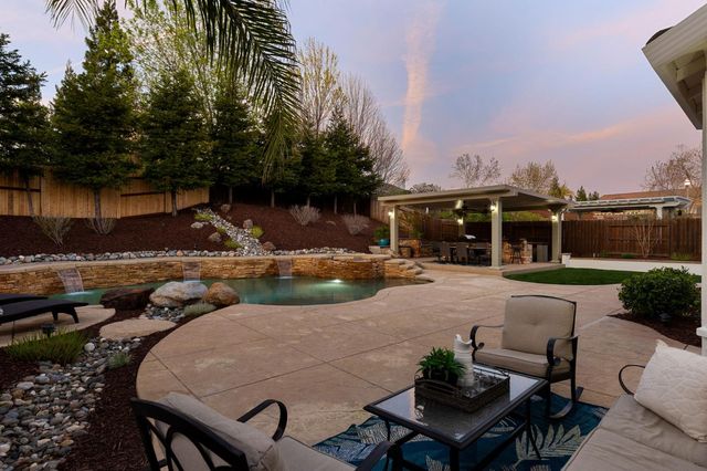 2240 Owencarrow Ln, Lincoln, CA 95648