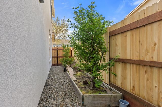 2240 Owencarrow Ln, Lincoln, CA 95648