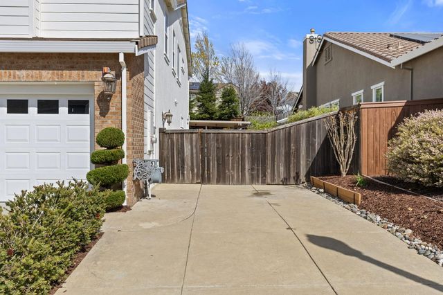 2240 Owencarrow Ln, Lincoln, CA 95648