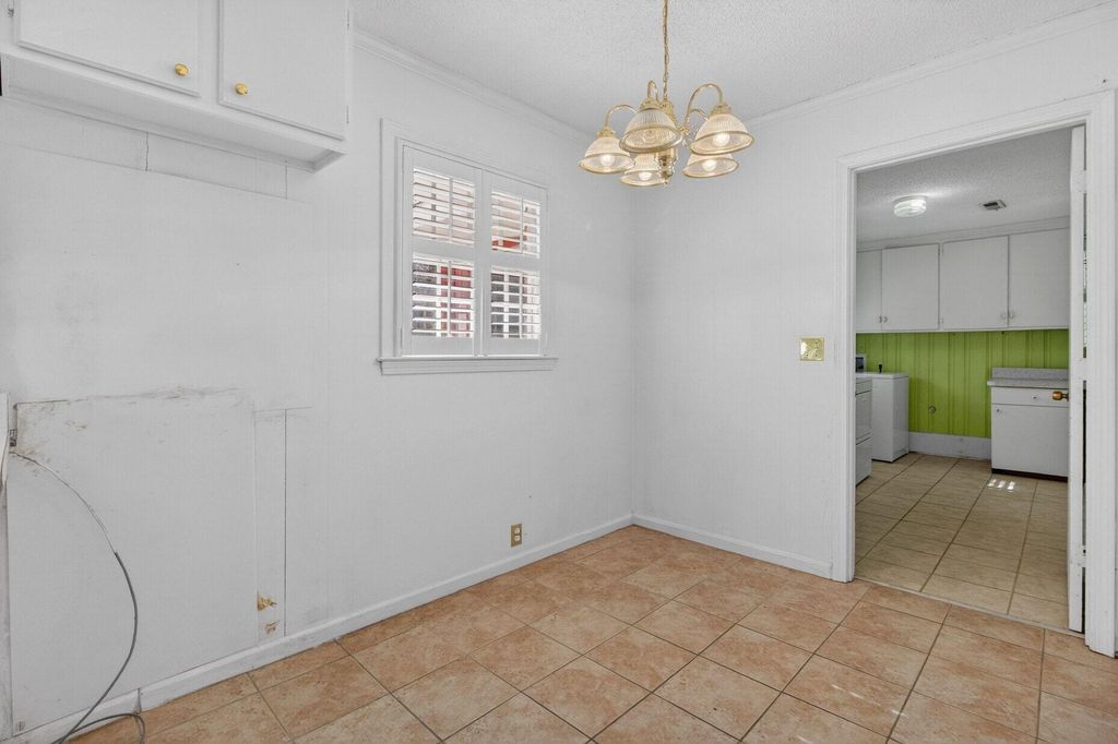 Image 12 of property listing at 1030 State Street, Sumter, SC 29153