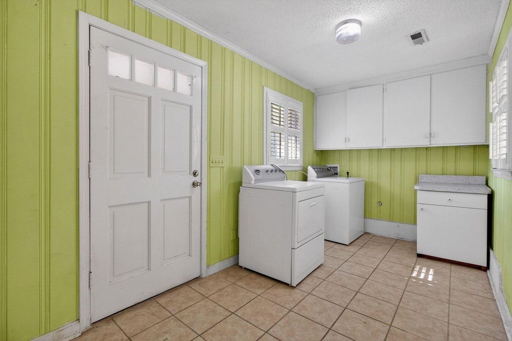 Image 13 of property listing at 1030 State Street, Sumter, SC 29153