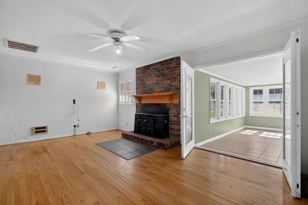 Image 14 of property listing at 1030 State Street, Sumter, SC 29153