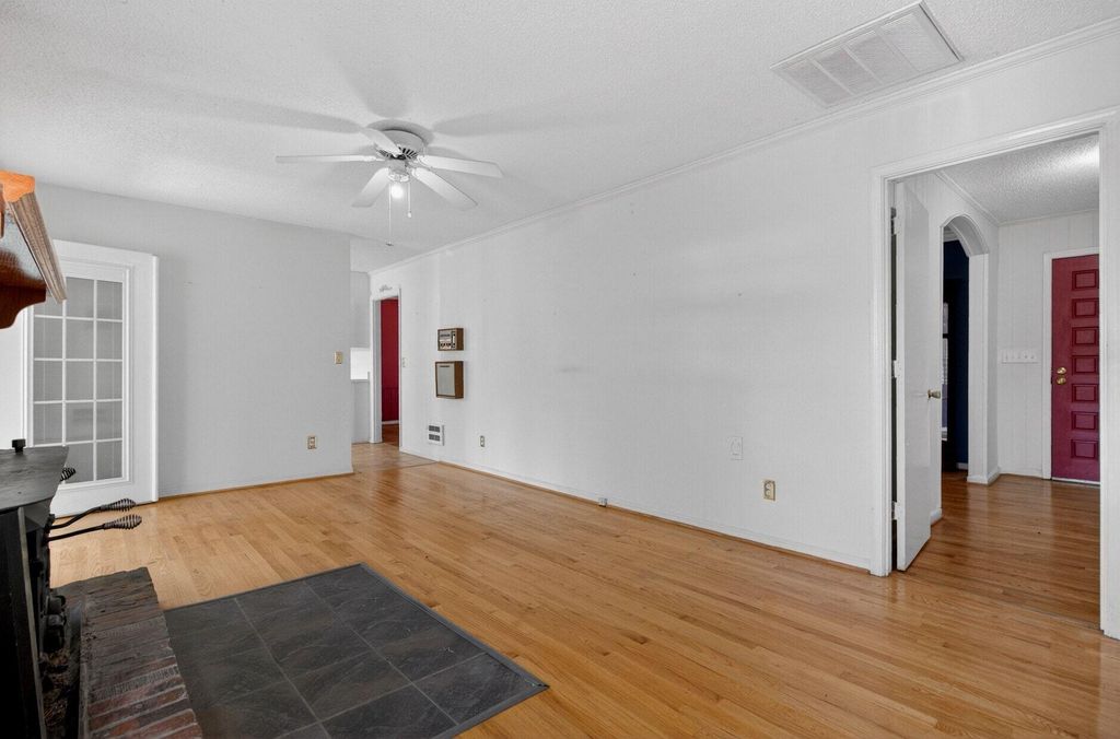 Image 16 of property listing at 1030 State Street, Sumter, SC 29153