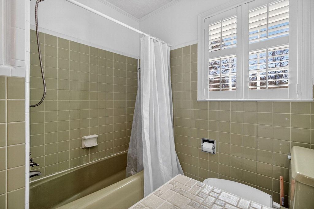 Image 20 of property listing at 1030 State Street, Sumter, SC 29153