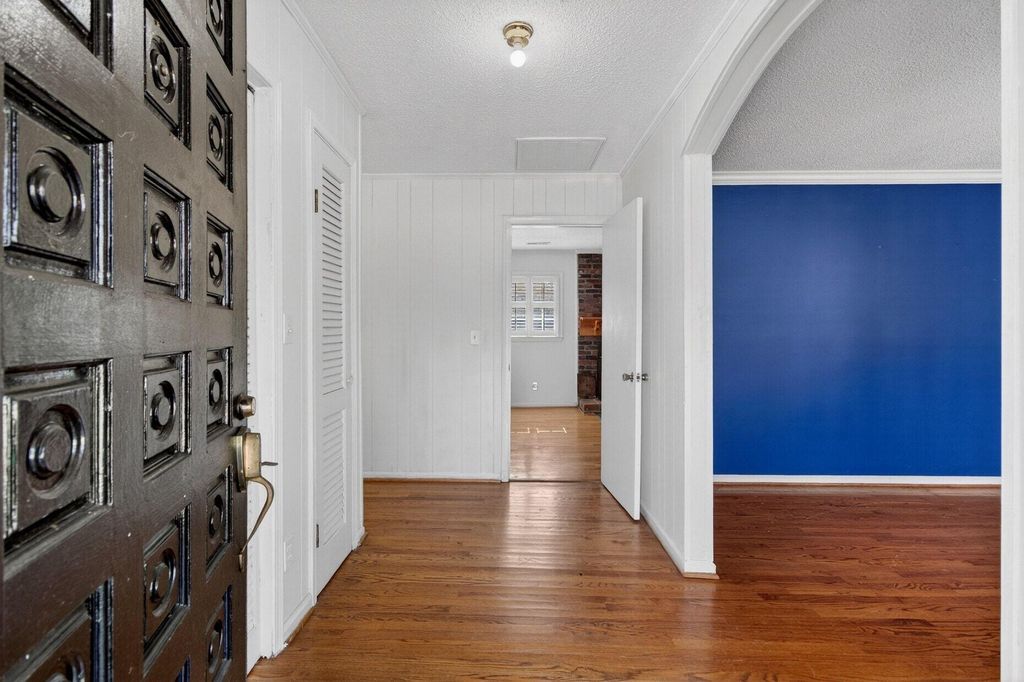 Image 4 of property listing at 1030 State Street, Sumter, SC 29153