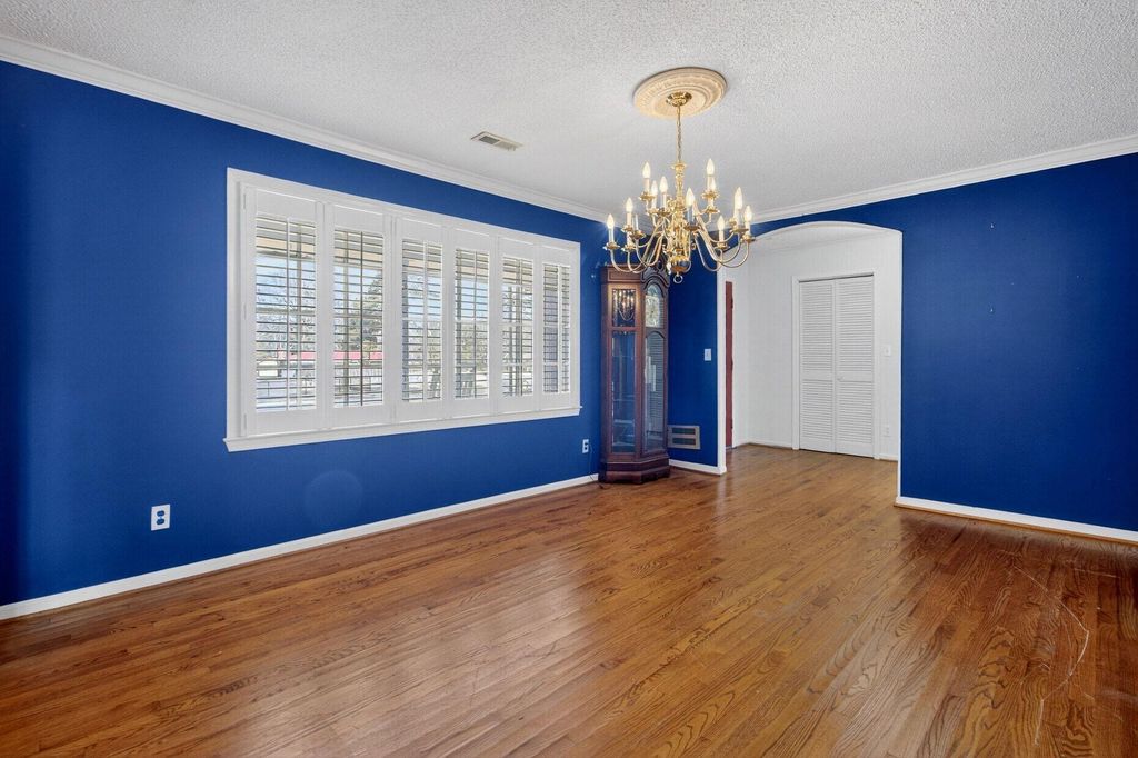 Image 6 of property listing at 1030 State Street, Sumter, SC 29153