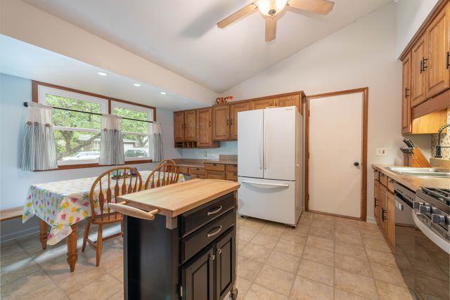257 Fairview Drive, St. Charles, IL 60174