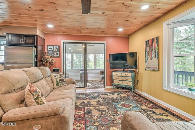 190 Roanwood Road, Roan Mountain, TN 37687