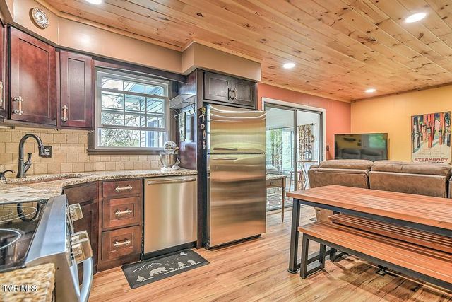 190 Roanwood Road, Roan Mountain, TN 37687