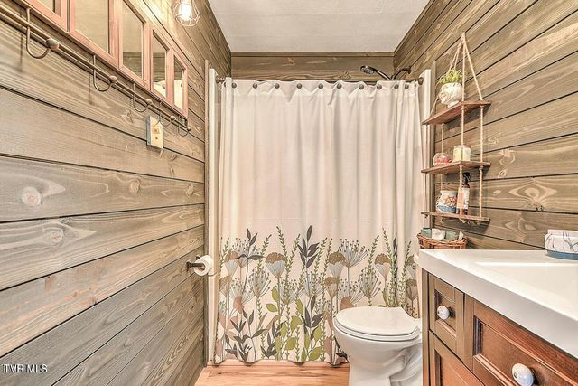 190 Roanwood Road, Roan Mountain, TN 37687