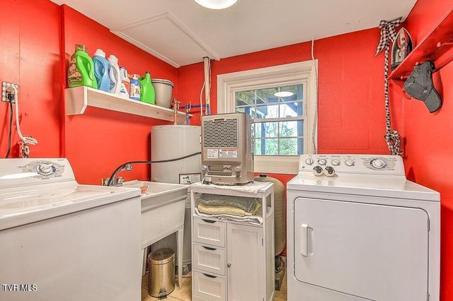 190 Roanwood Road, Roan Mountain, TN 37687