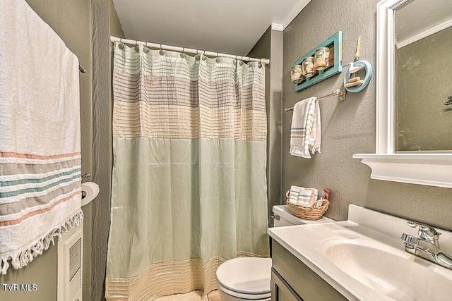 190 Roanwood Road, Roan Mountain, TN 37687