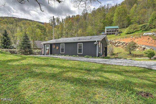 190 Roanwood Road, Roan Mountain, TN 37687