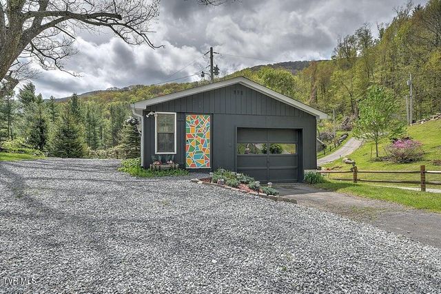 190 Roanwood Road, Roan Mountain, TN 37687