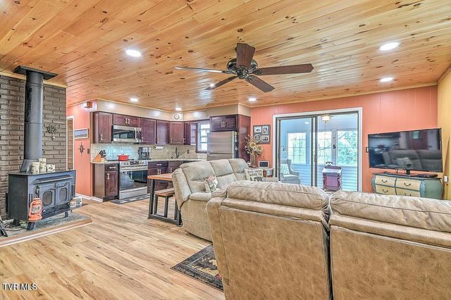 190 Roanwood Road, Roan Mountain, TN 37687