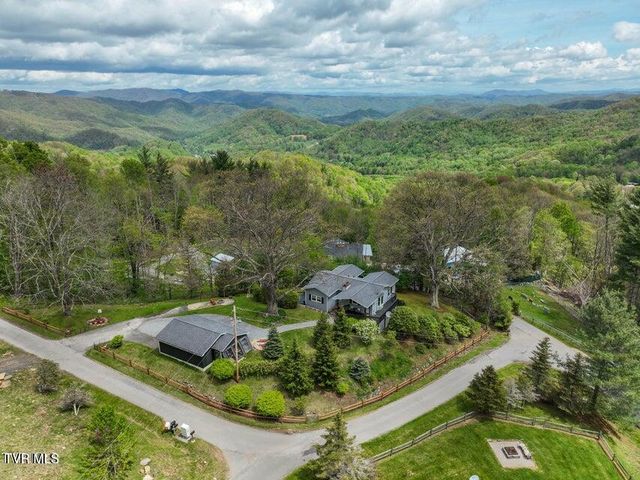 190 Roanwood Road, Roan Mountain, TN 37687