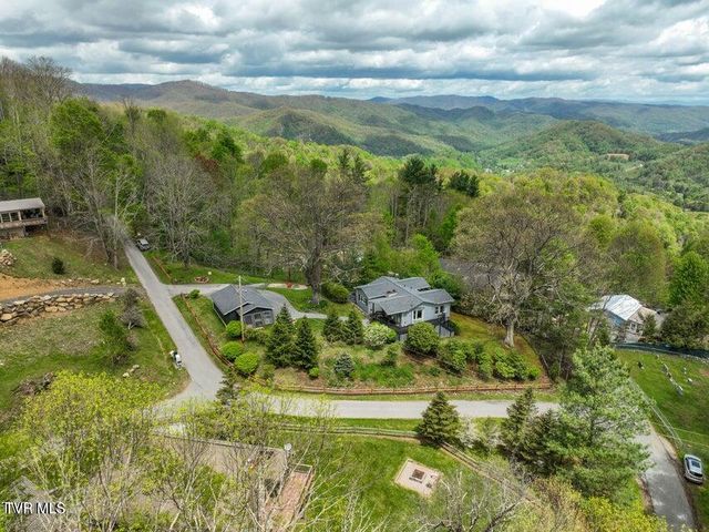 190 Roanwood Road, Roan Mountain, TN 37687