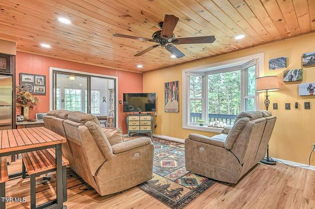 190 Roanwood Road, Roan Mountain, TN 37687