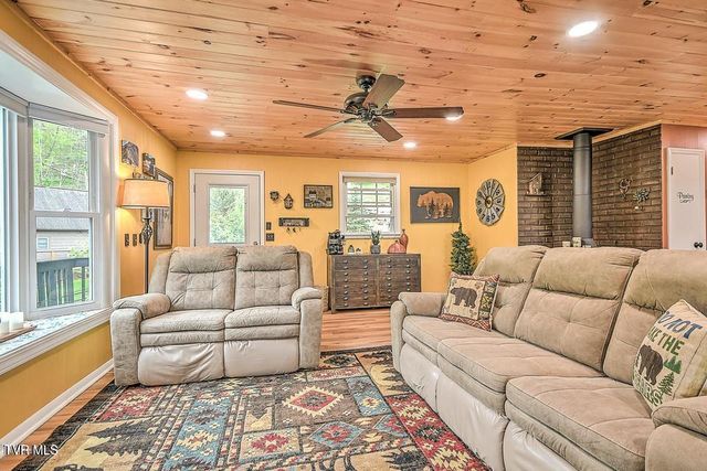 190 Roanwood Road, Roan Mountain, TN 37687