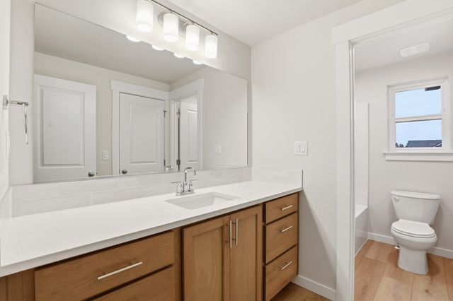 417 N Viewmont Ct, Greenacres, WA 99016