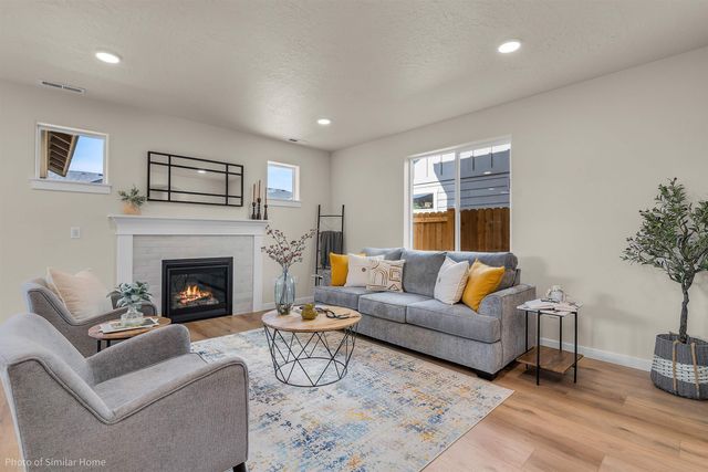 417 N Viewmont Ct, Greenacres, WA 99016