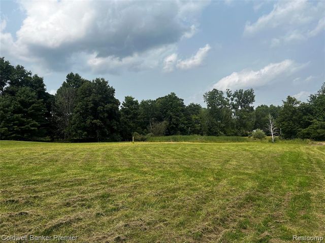 3975 Hagerman Road, Leonard, MI 48367