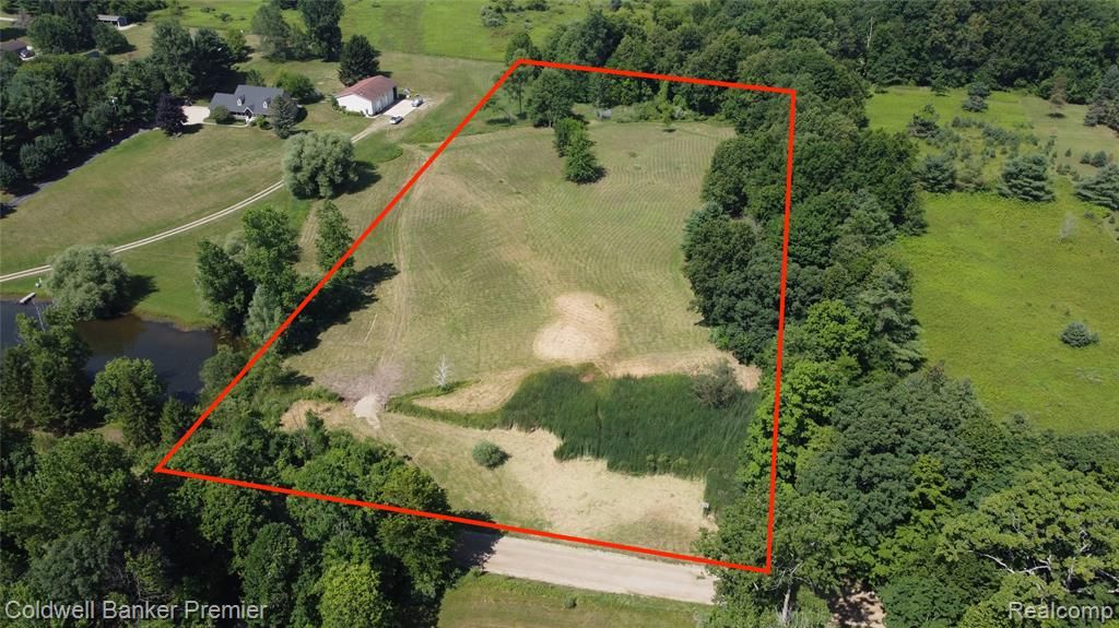 3975 Hagerman Road, Leonard, MI 48367