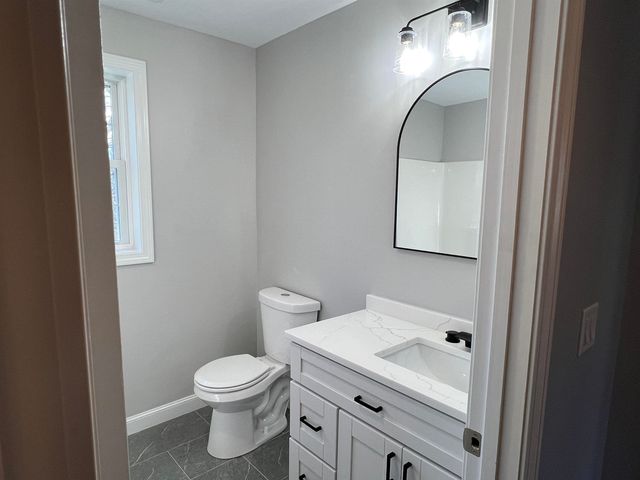 47 Long Hill Road, Raymond, NH 03077